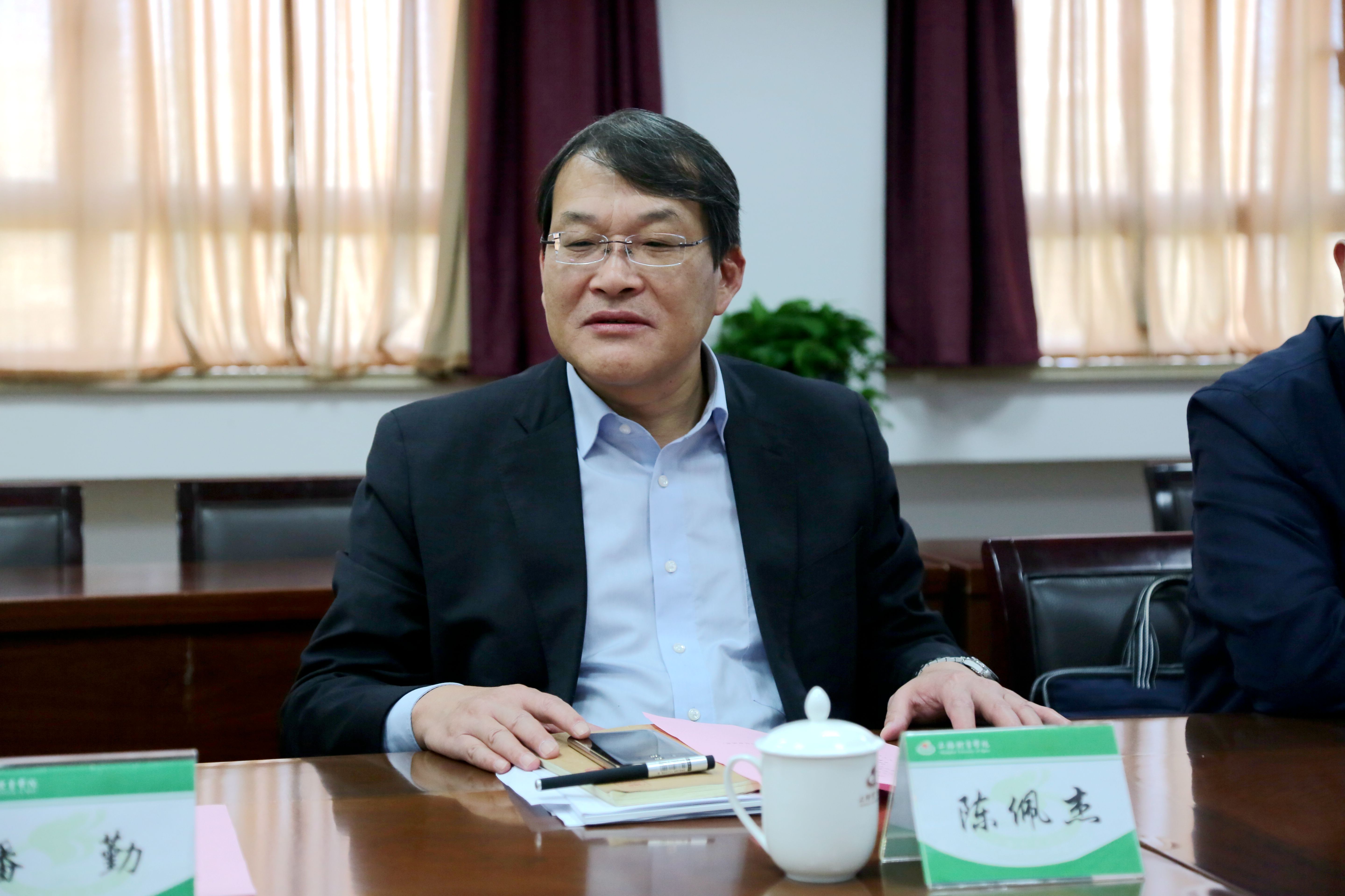 市教卫工作党委赴我校宣布学校干部任命决定潘勤同志任校党委副书记