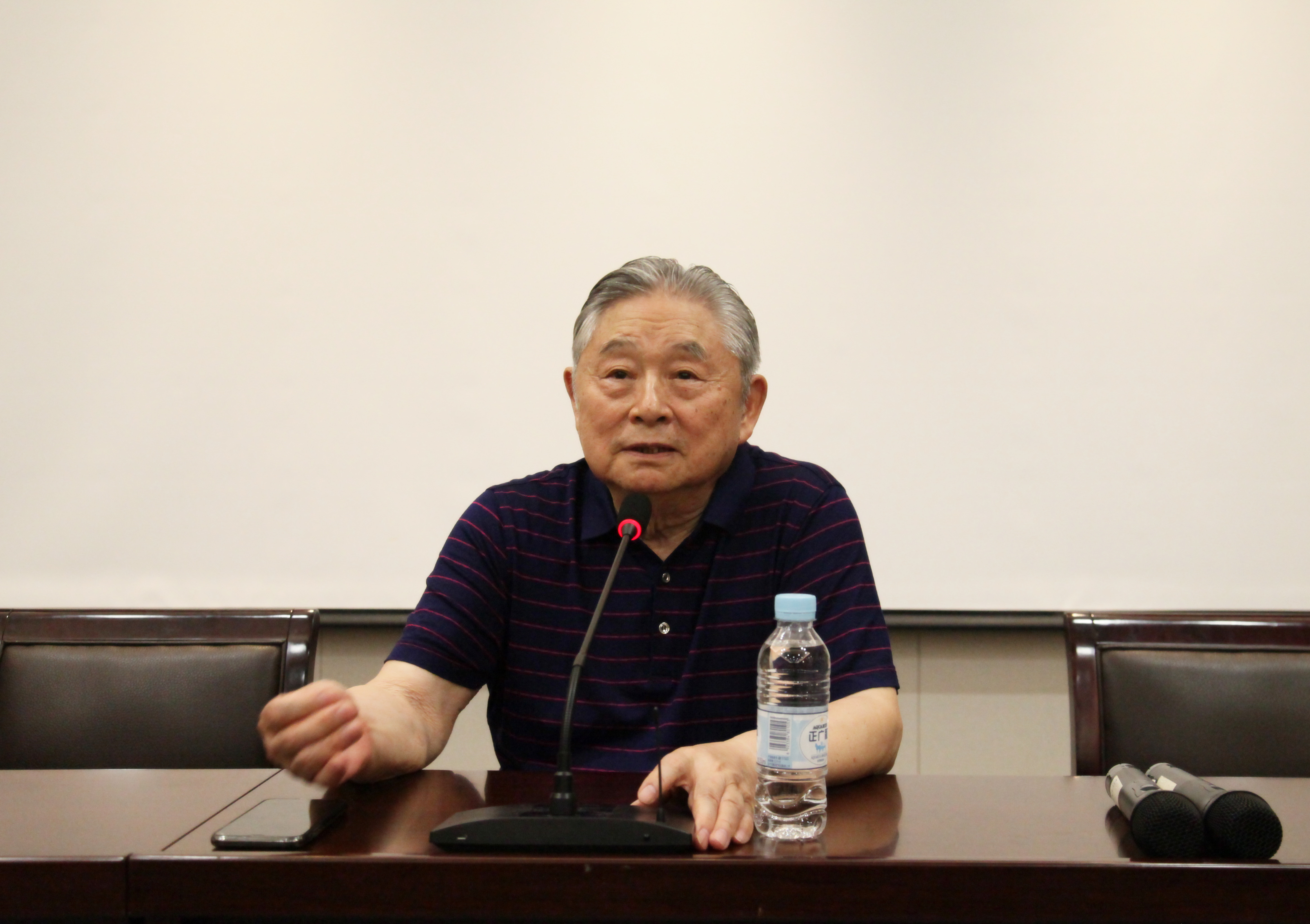 国乒二队来校集训 徐寅生受邀指导训练